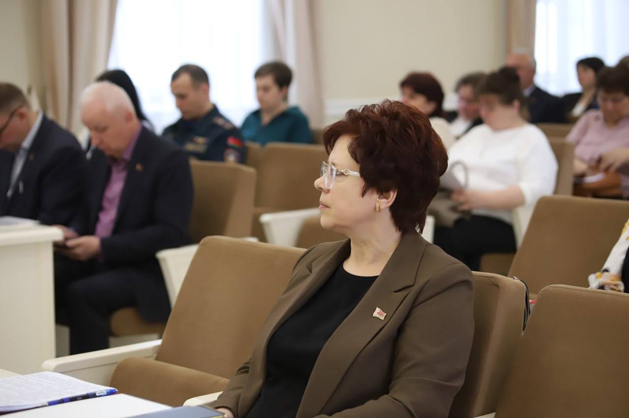 Пасяджэнне прэзідыума Петрыкаўскага раённага Савета дэпутатаў дваццаць дзявятага склікання