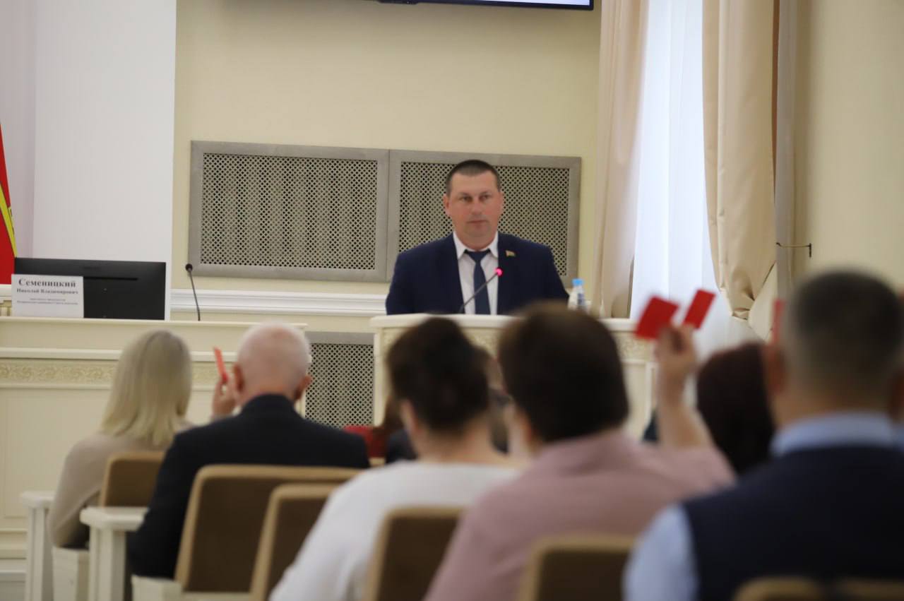 Пасяджэнне прэзідыума Петрыкаўскага раённага Савета дэпутатаў дваццаць дзявятага склікання