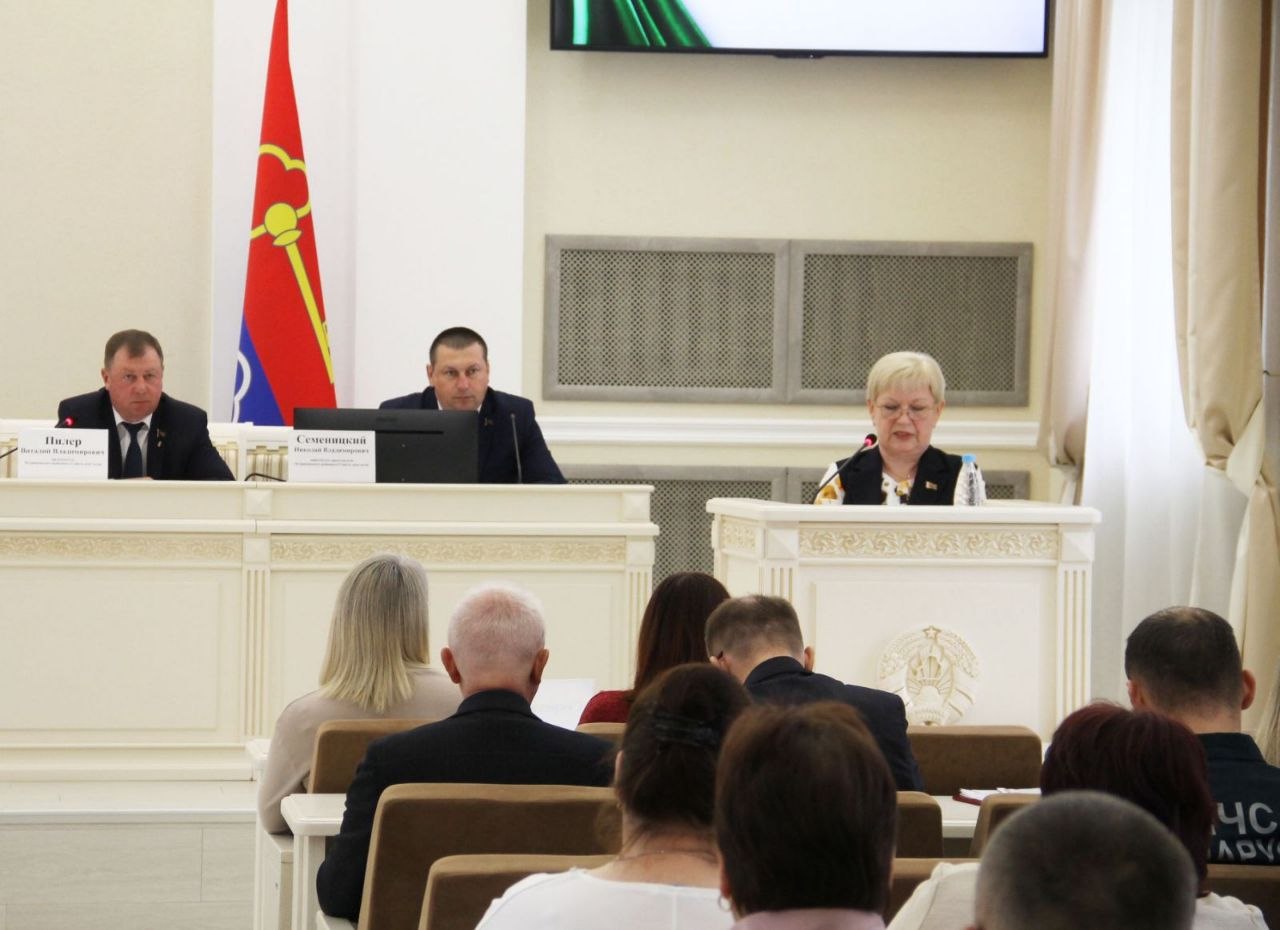 Сёння ў вялікай зале райвыканкама адбылося пасяджэнне дваццатай сесіі Петрыкаўскага раённага Савета дэпутатаў дваццаць дзявятага склікання