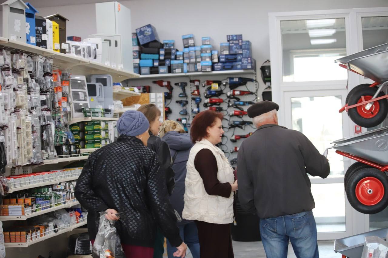ФОТАФАКТ: у Петрыкаве адкрыўся новы магазін будаўнічых матэрыялаў "Будмаркет Насарог"!