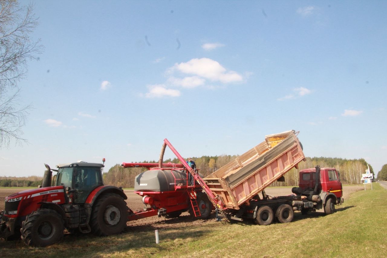 Петриковский район с рабочим визитом посетил сегодня губернатор области Иван Крупко