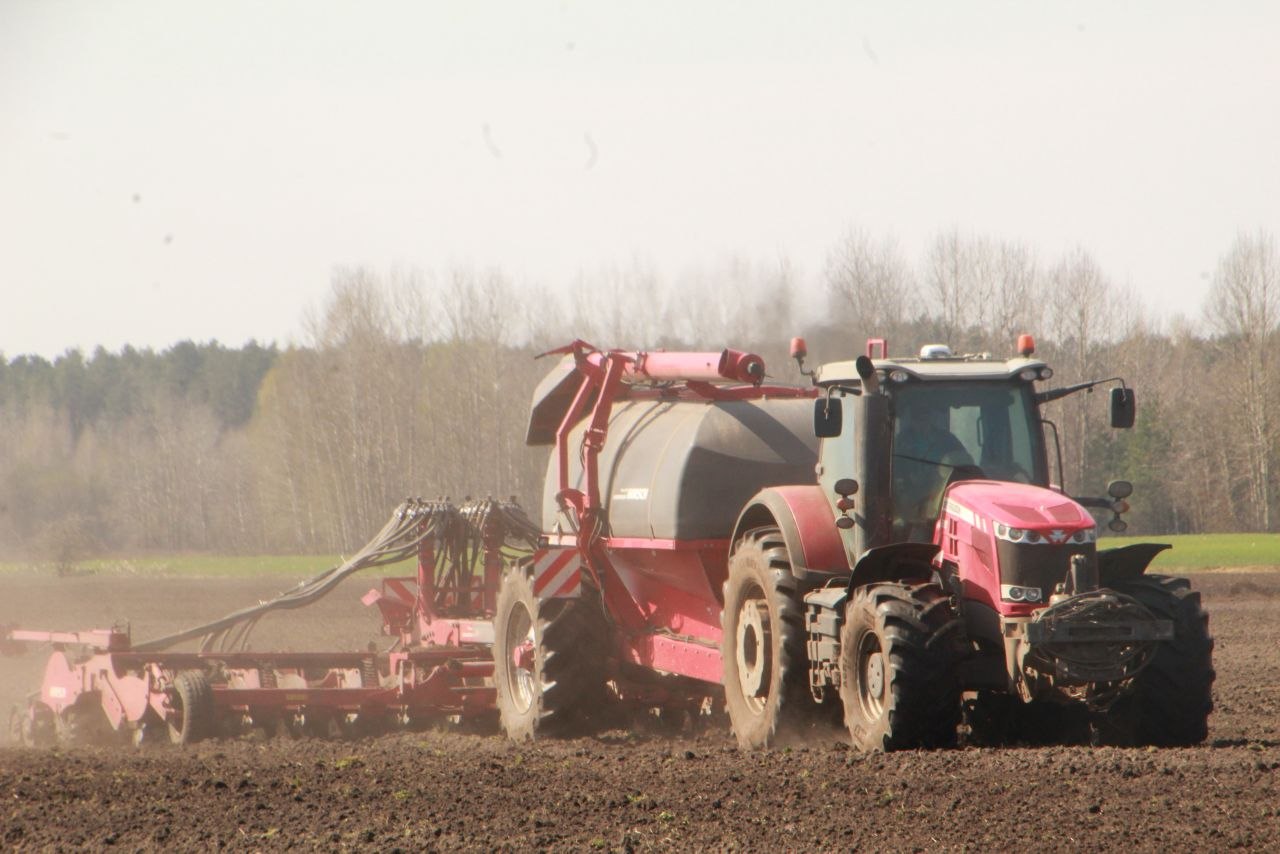 Петриковский район с рабочим визитом посетил сегодня губернатор области Иван Крупко