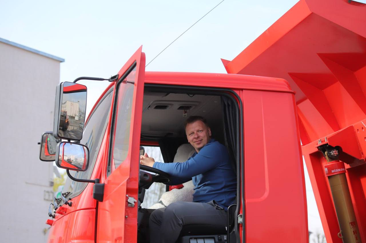 ФОТАФАКТ: Праца кіпіць, а ў кабіне МАЗА - сапраўдны сюрпрыз! 