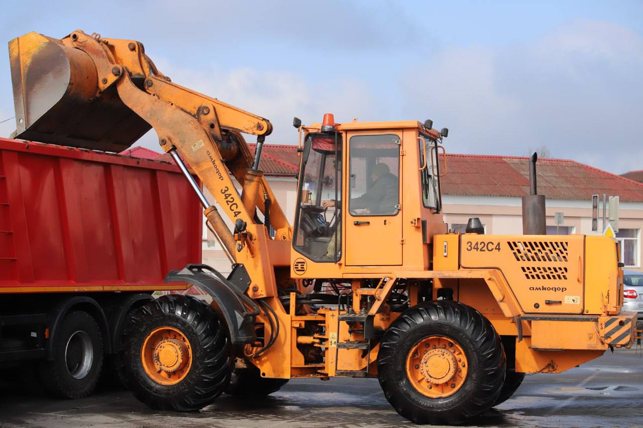 ФОТАФАКТ: Праца кіпіць, а ў кабіне МАЗА - сапраўдны сюрпрыз! 