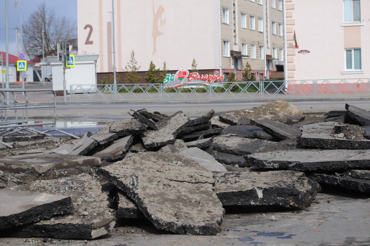 ФОТАФАКТ: Праца кіпіць, а ў кабіне МАЗА - сапраўдны сюрпрыз! 