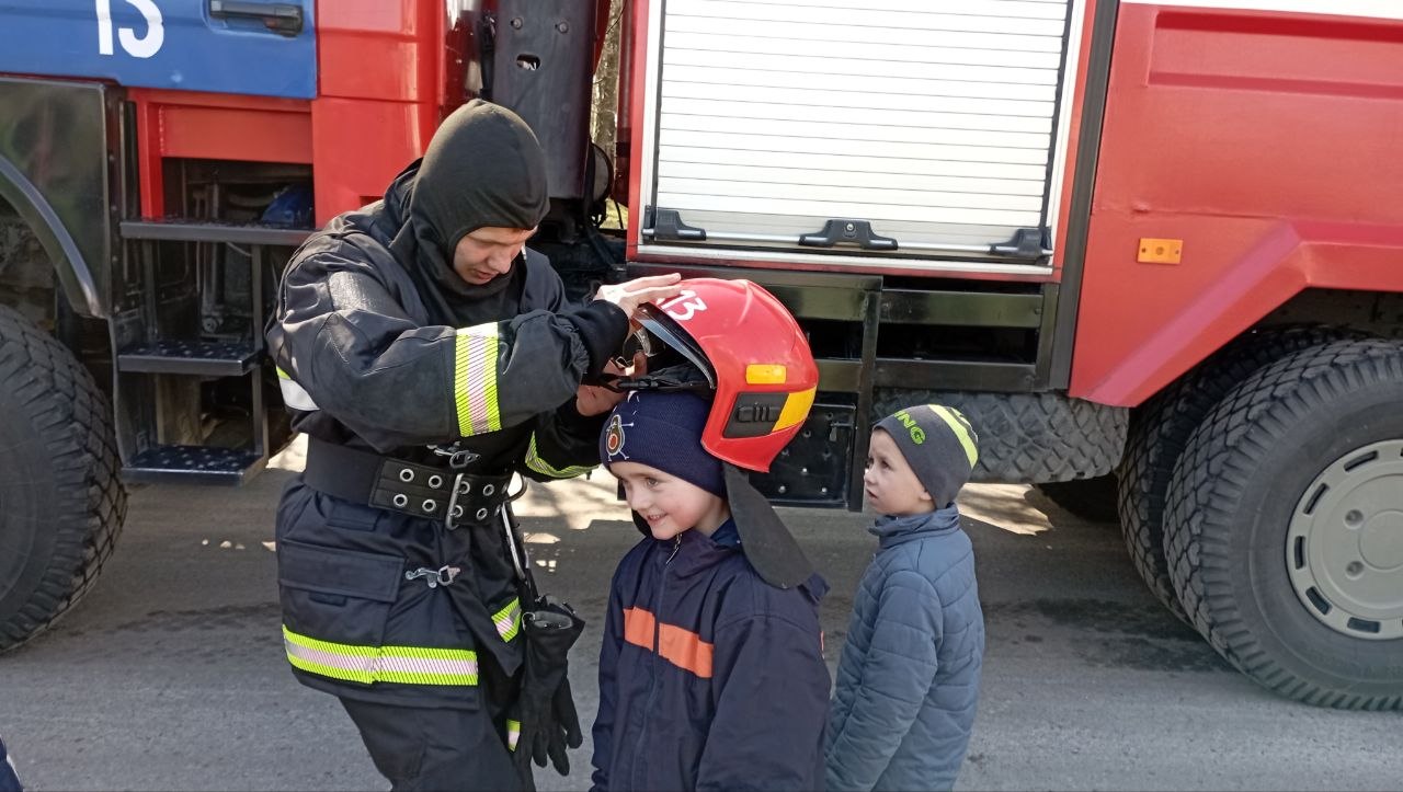 Знакомство с профессией спасателя в Комаровичской школе