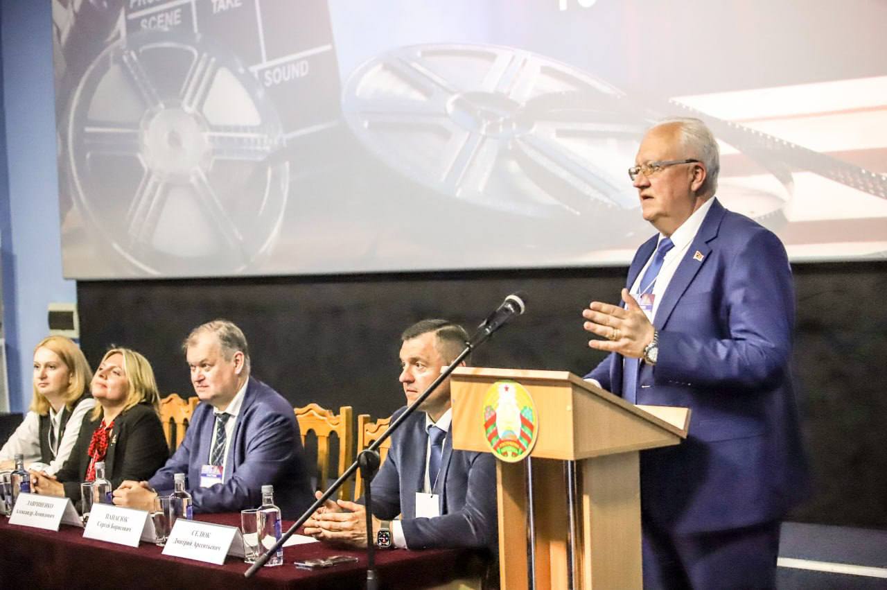 Сёння на базе кінатэатра "Беларусь" праходзіць абласны семінар "Удасканаленне рэпертуарнага планавання кінатэатраў"