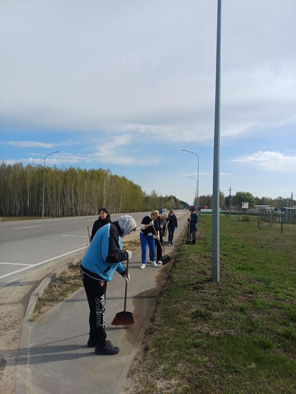 ФОТОРЕПОРТАЖ: В Петриковском районе проходит Республиканский субботник