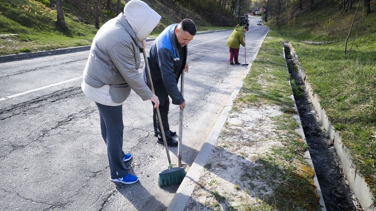 ФОТОРЕПОРТАЖ: В Петриковском районе проходит Республиканский субботник