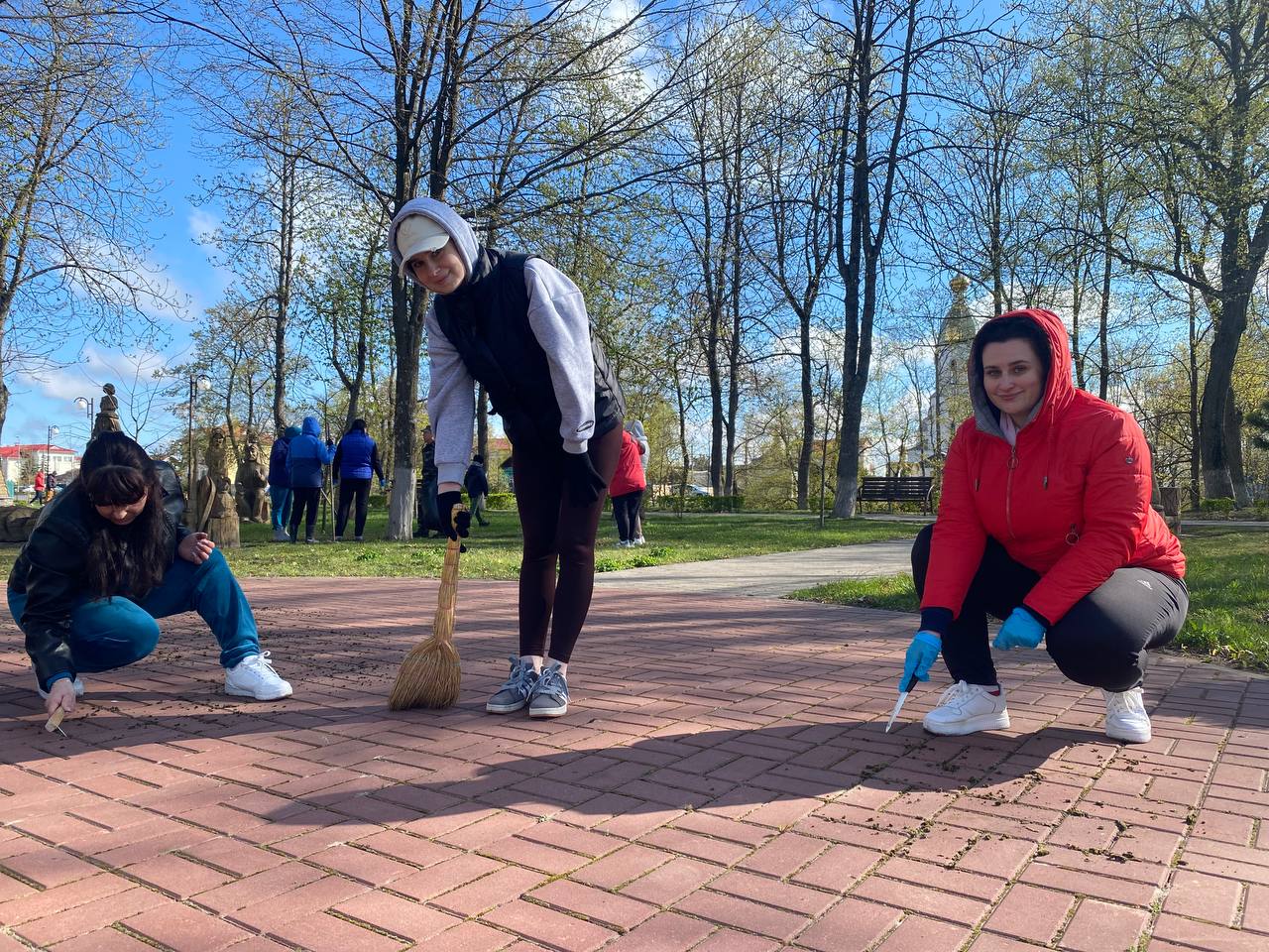 ФОТОРЕПОРТАЖ: В Петриковском районе проходит Республиканский субботник