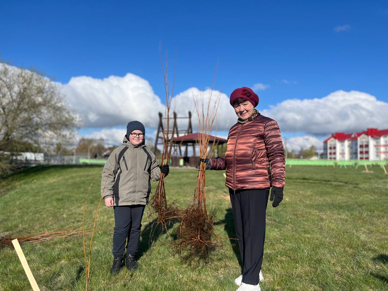 ФОТОРЕПОРТАЖ: В Петриковском районе проходит Республиканский субботник