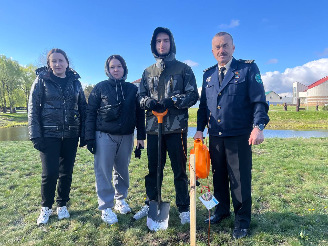 ФОТОРЕПОРТАЖ: В Петриковском районе проходит Республиканский субботник