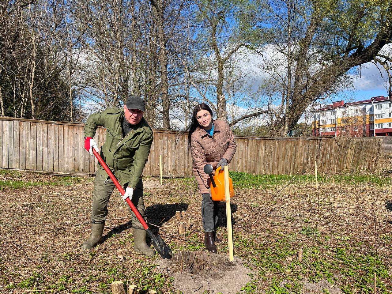 ФОТОРЕПОРТАЖ: В Петриковском районе проходит Республиканский субботник