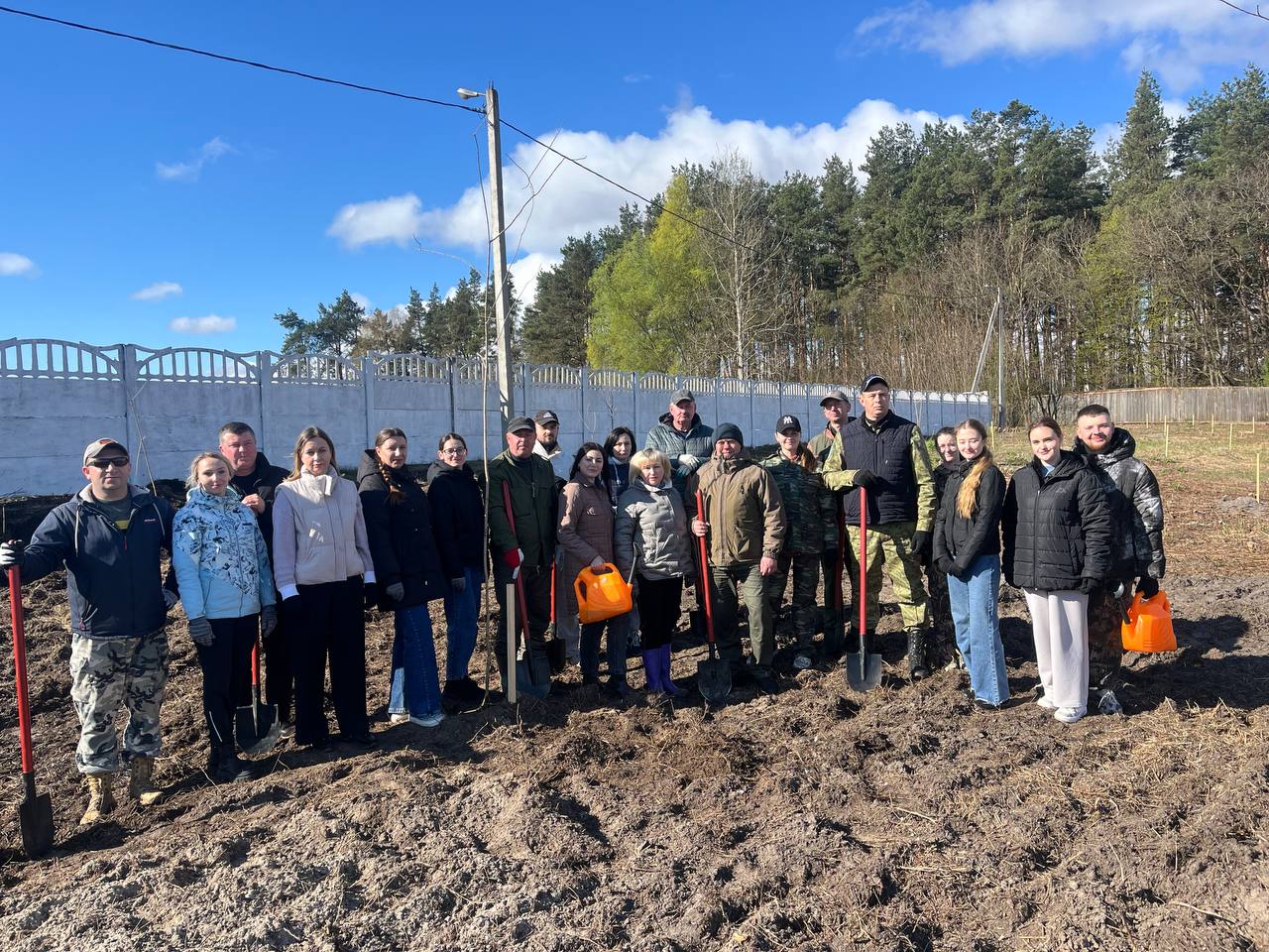 ФОТОРЕПОРТАЖ: В Петриковском районе проходит Республиканский субботник