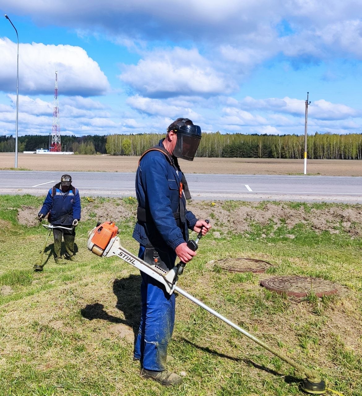 ФОТОРЕПОРТАЖ: В Петриковском районе проходит Республиканский субботник
