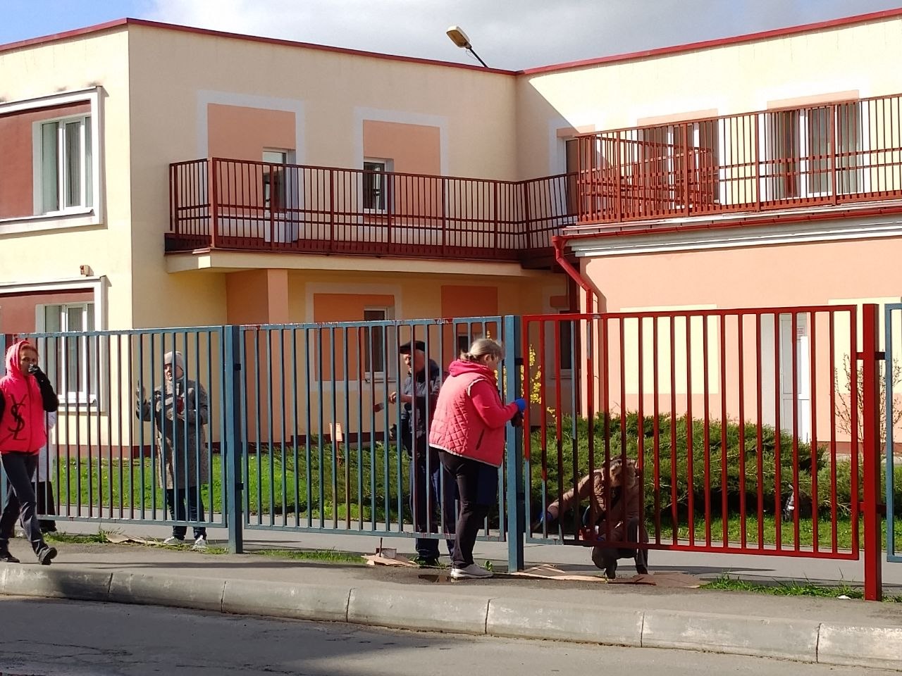 ФОТОРЕПОРТАЖ: В Петриковском районе проходит Республиканский субботник