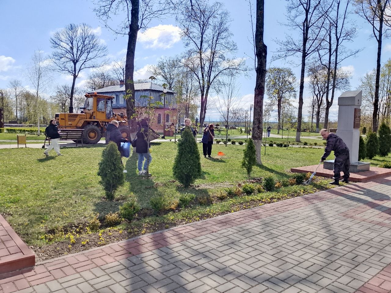 ФОТОРЕПОРТАЖ: В Петриковском районе проходит Республиканский субботник