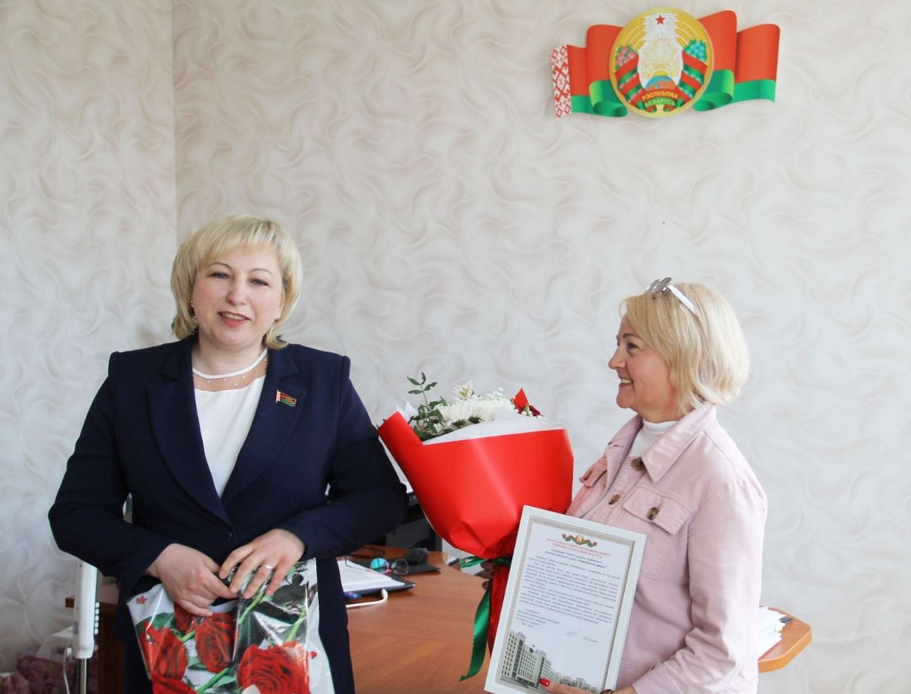 З нагоды 95-годдзя і Дошкі гонару: візіт дэпутата ў рэдакцыю