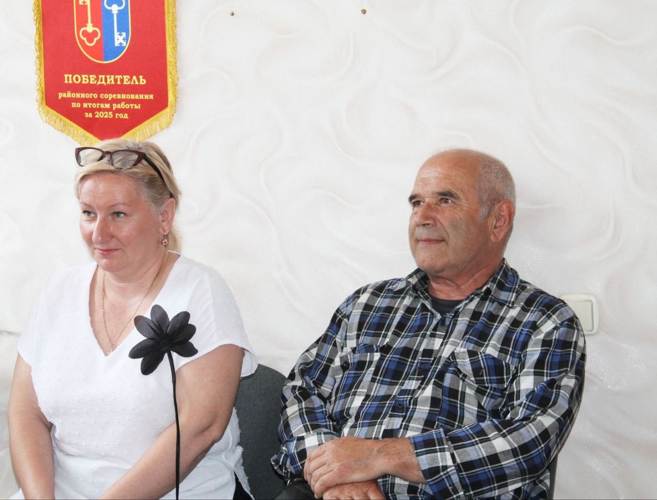 З нагоды 95-годдзя і Дошкі гонару: візіт дэпутата ў рэдакцыю