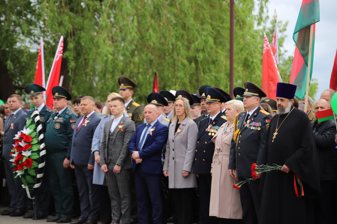 Фотафакт: З пачуццём падзякі аддаём даніну павагі подзвігу