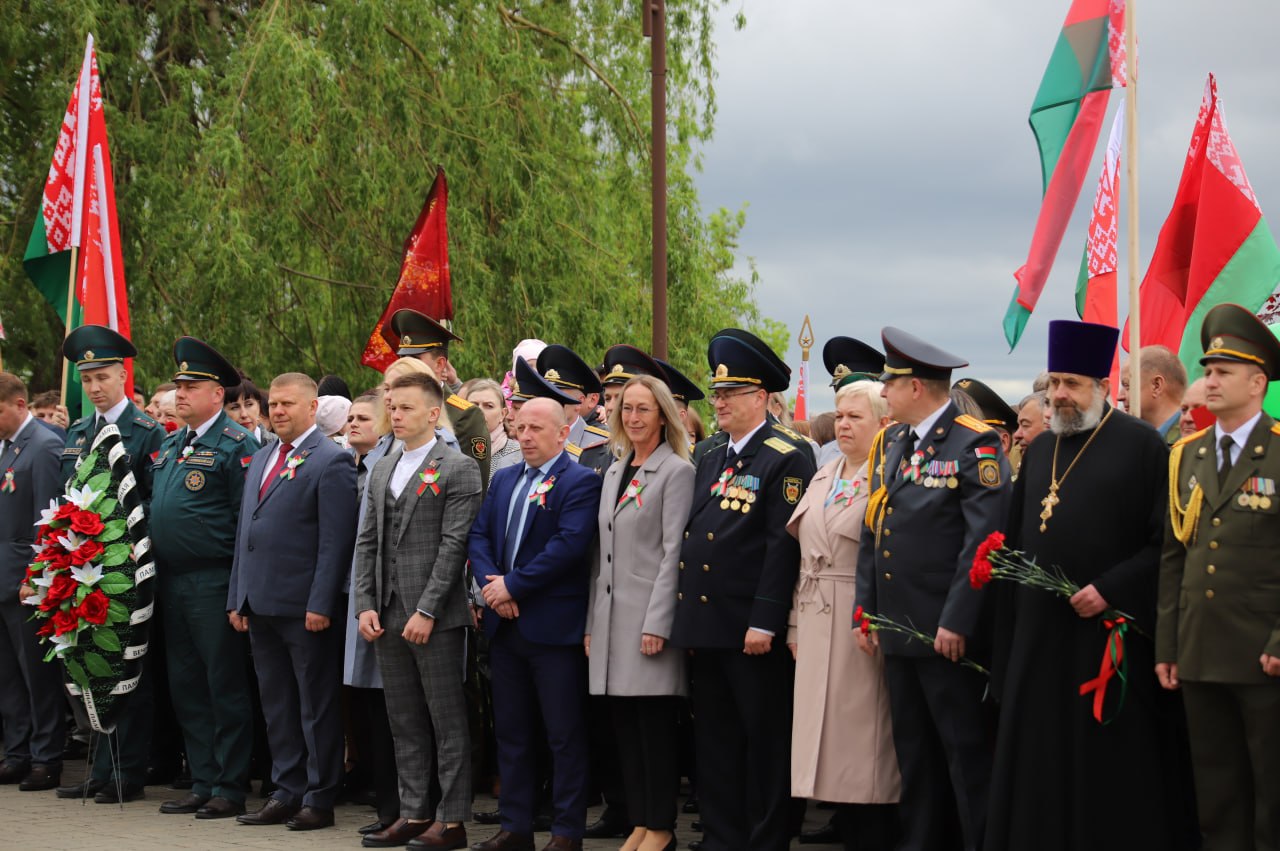 Фотафакт: З пачуццём падзякі аддаём даніну павагі подзвігу