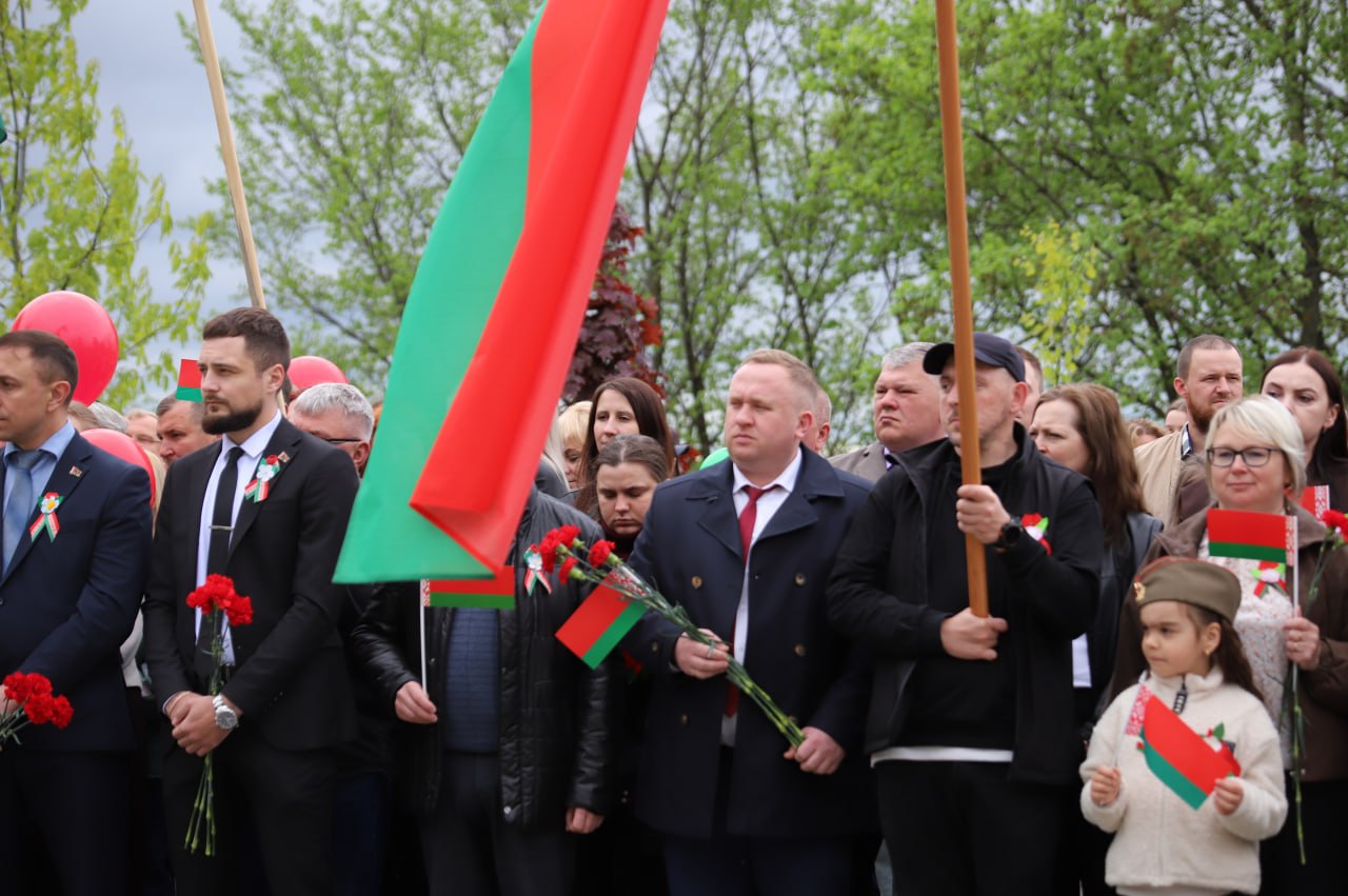 Фотафакт: З пачуццём падзякі аддаём даніну павагі подзвігу