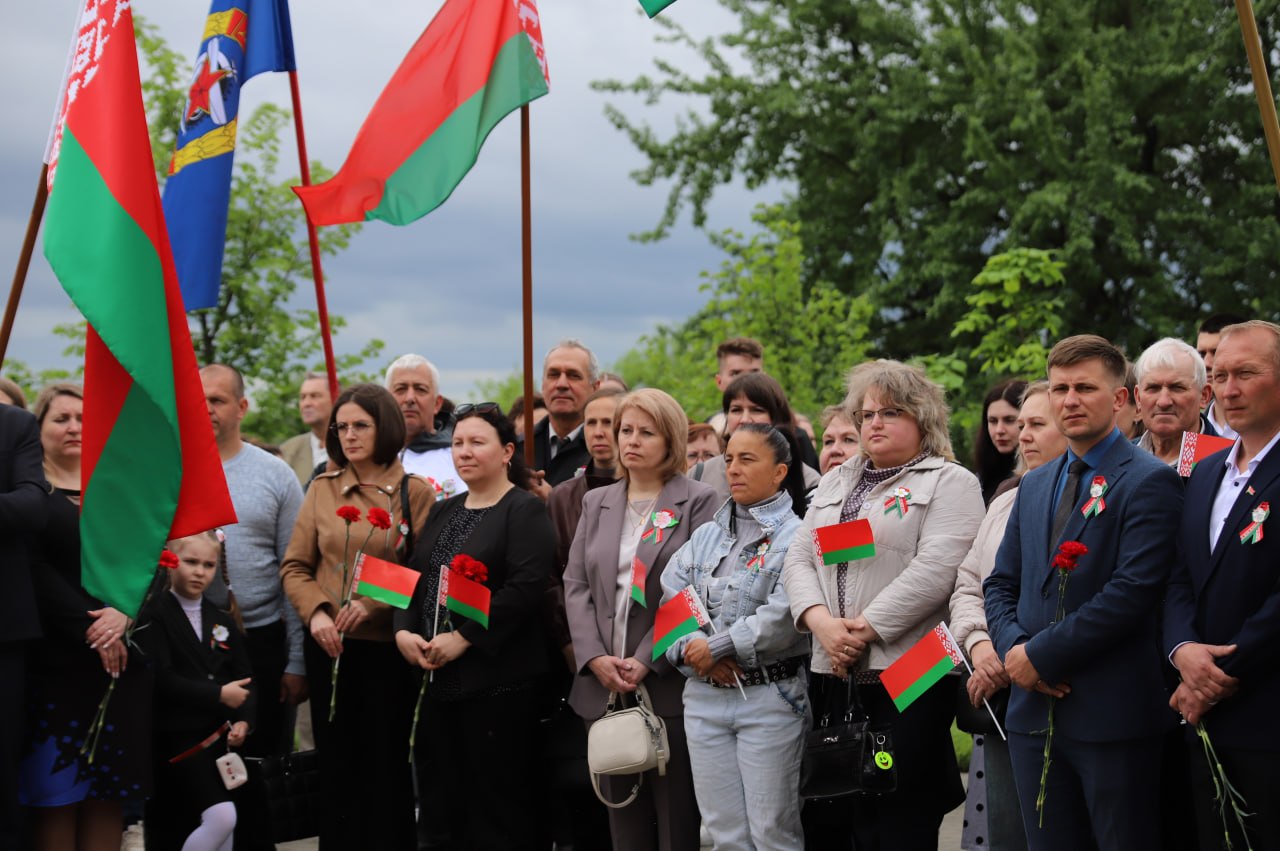 Фотафакт: З пачуццём падзякі аддаём даніну павагі подзвігу