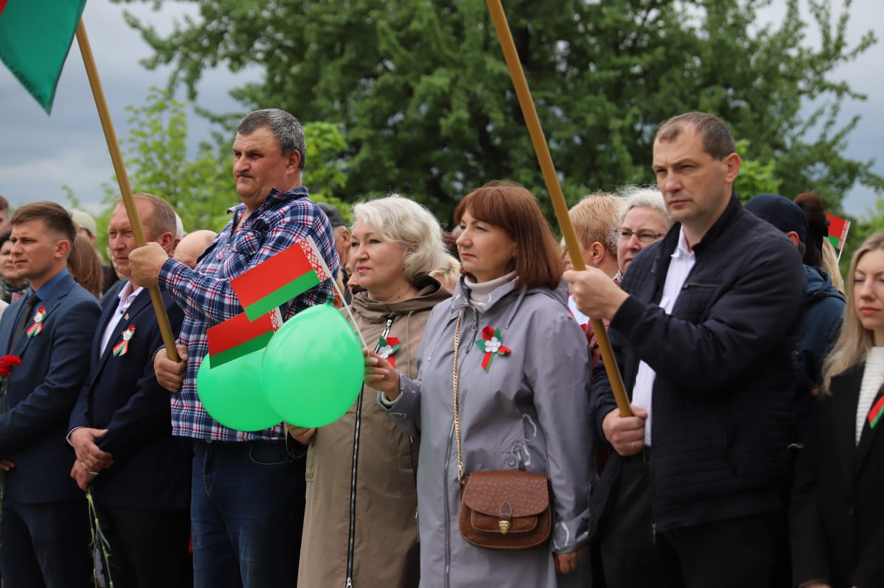 Фотафакт: З пачуццём падзякі аддаём даніну павагі подзвігу
