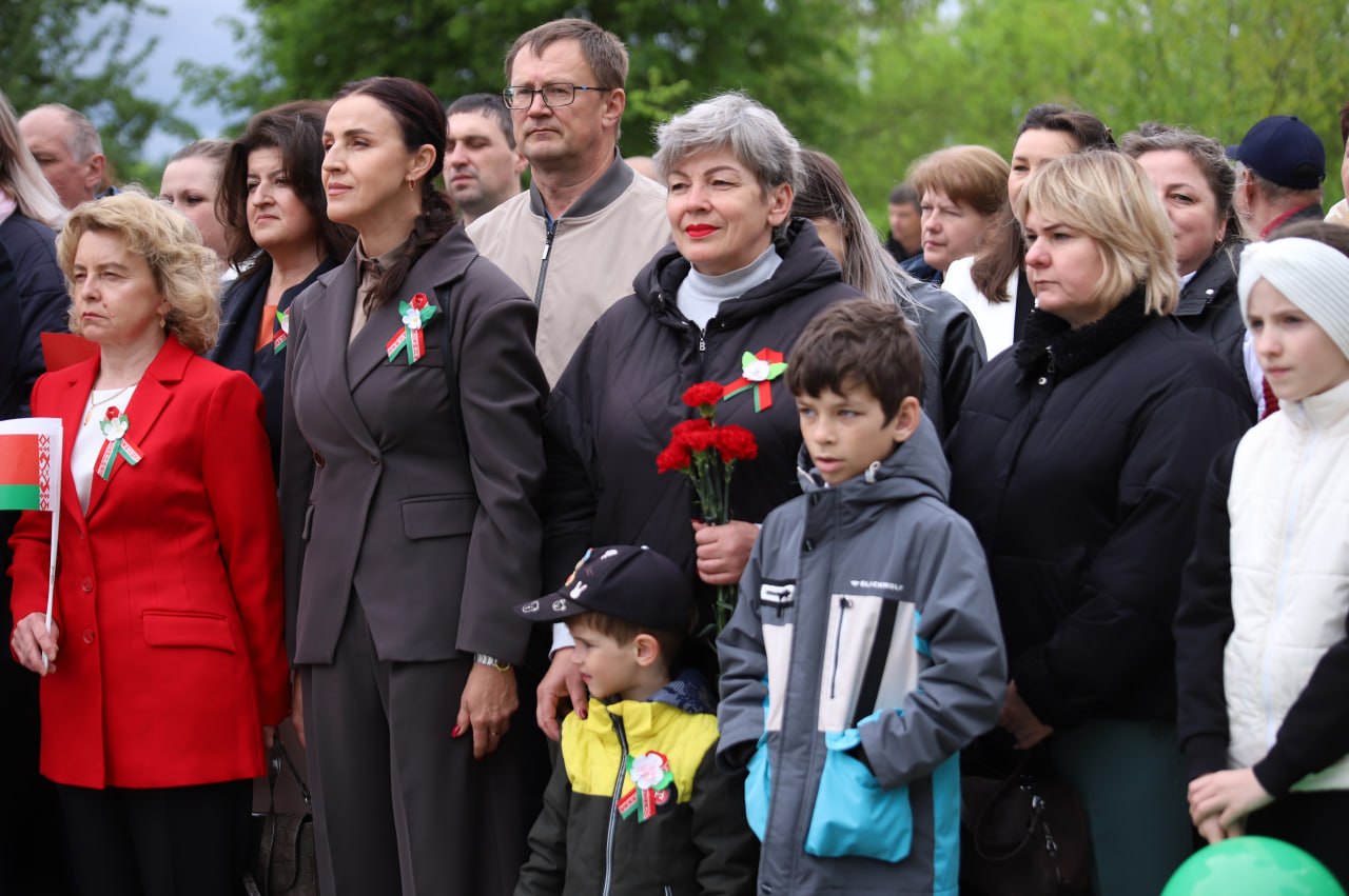 Фотафакт: З пачуццём падзякі аддаём даніну павагі подзвігу