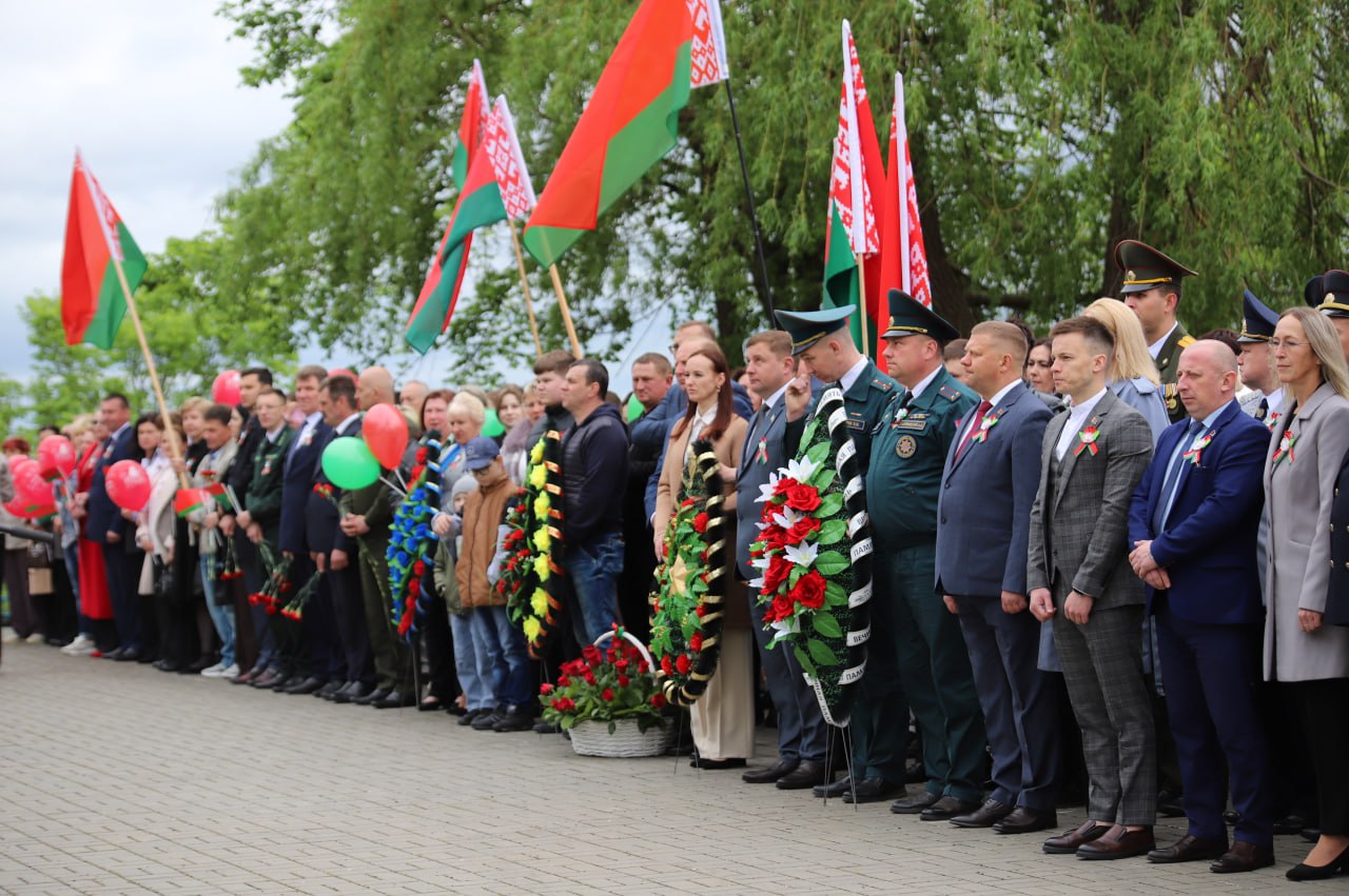 Фотафакт: З пачуццём падзякі аддаём даніну павагі подзвігу