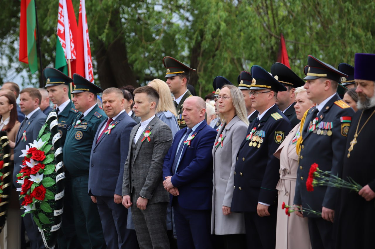 Фотафакт: З пачуццём падзякі аддаём даніну павагі подзвігу