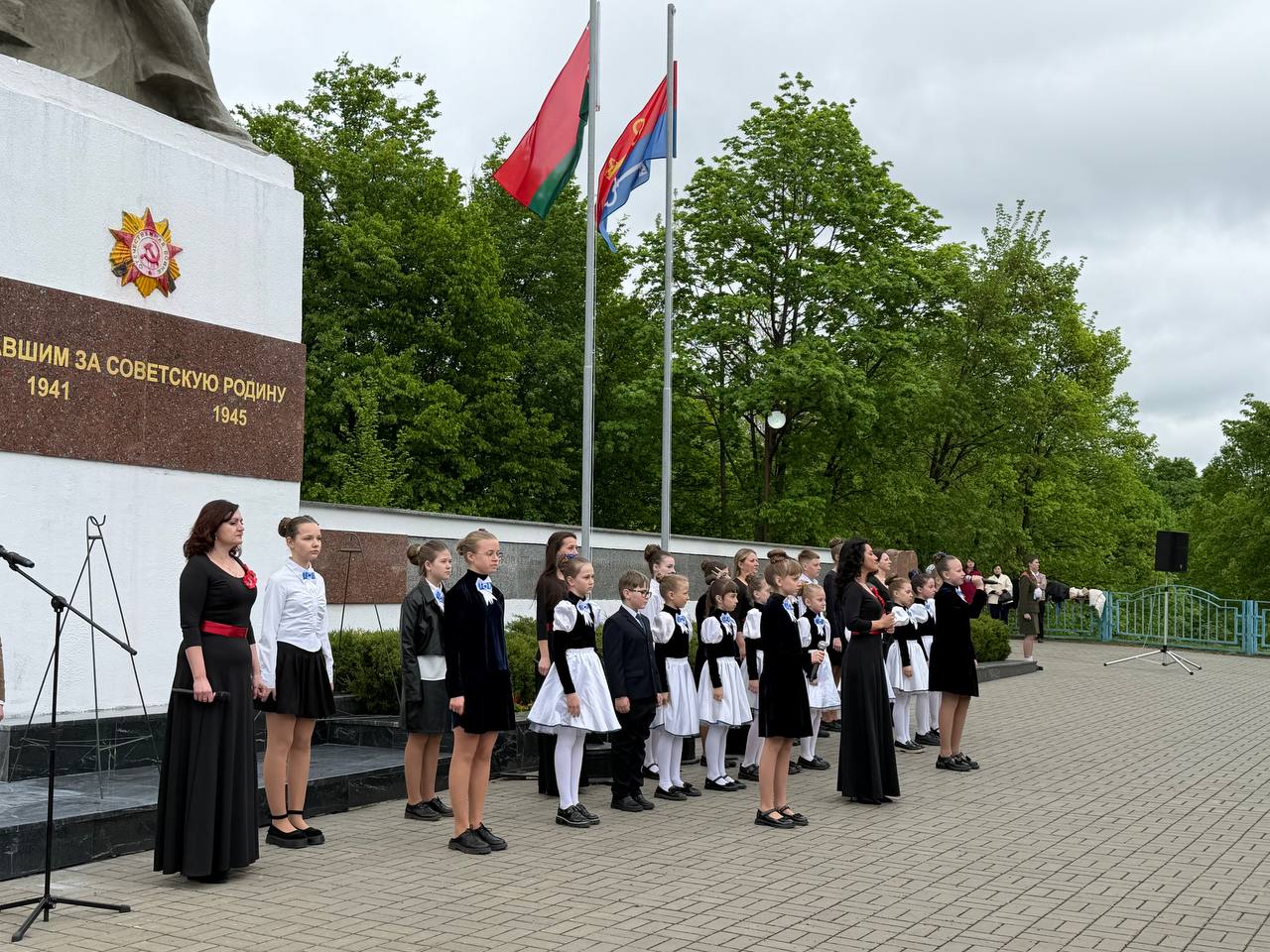 Фотафакт: З пачуццём падзякі аддаём даніну павагі подзвігу