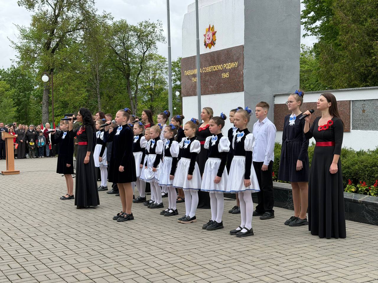 Фотафакт: З пачуццём падзякі аддаём даніну павагі подзвігу