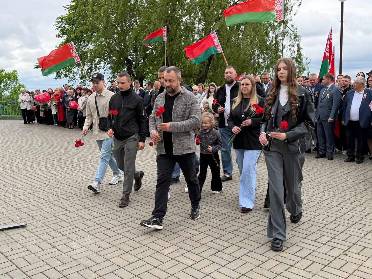 Фотафакт: З пачуццём падзякі аддаём даніну павагі подзвігу