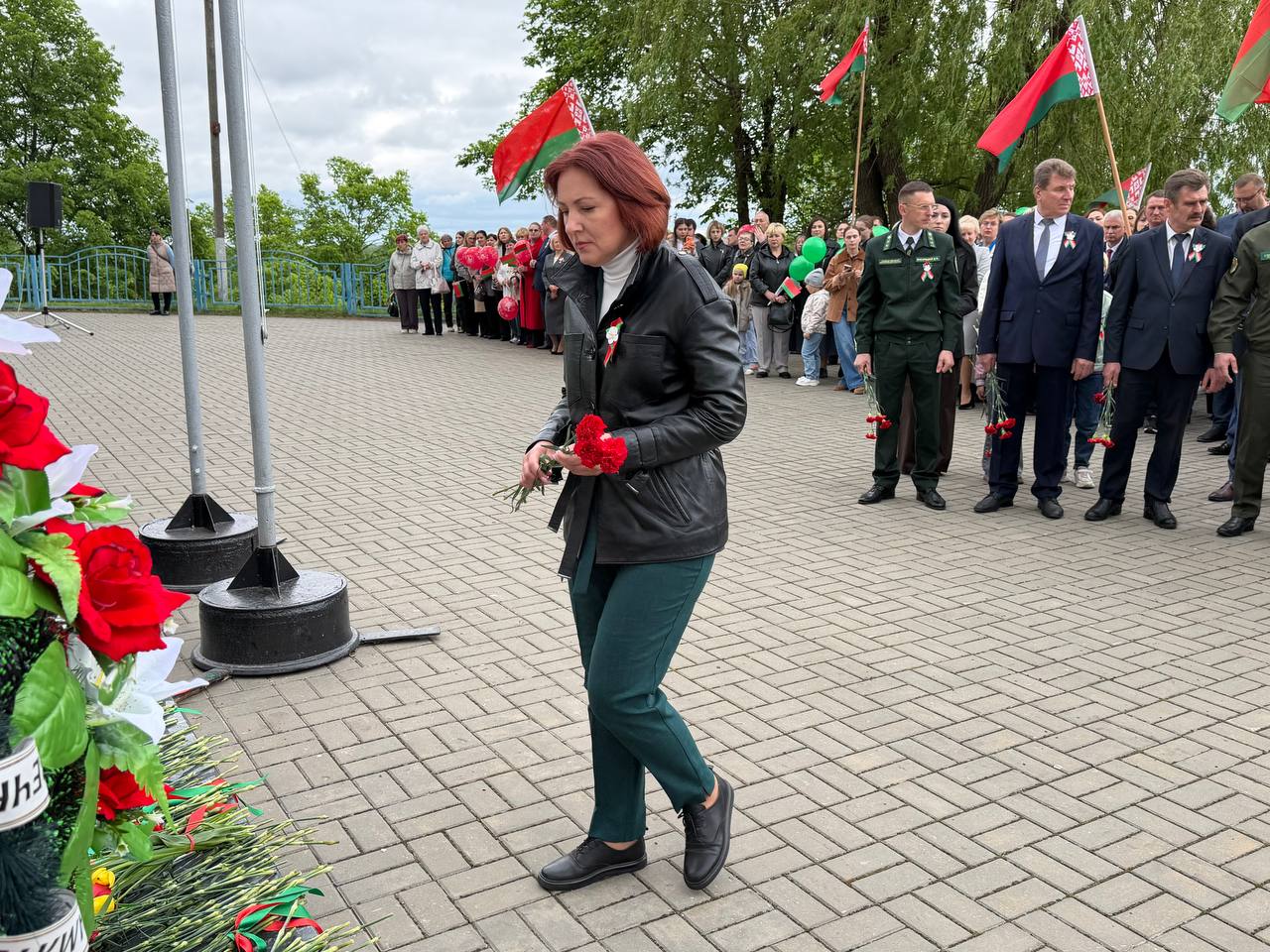 Фотафакт: З пачуццём падзякі аддаём даніну павагі подзвігу