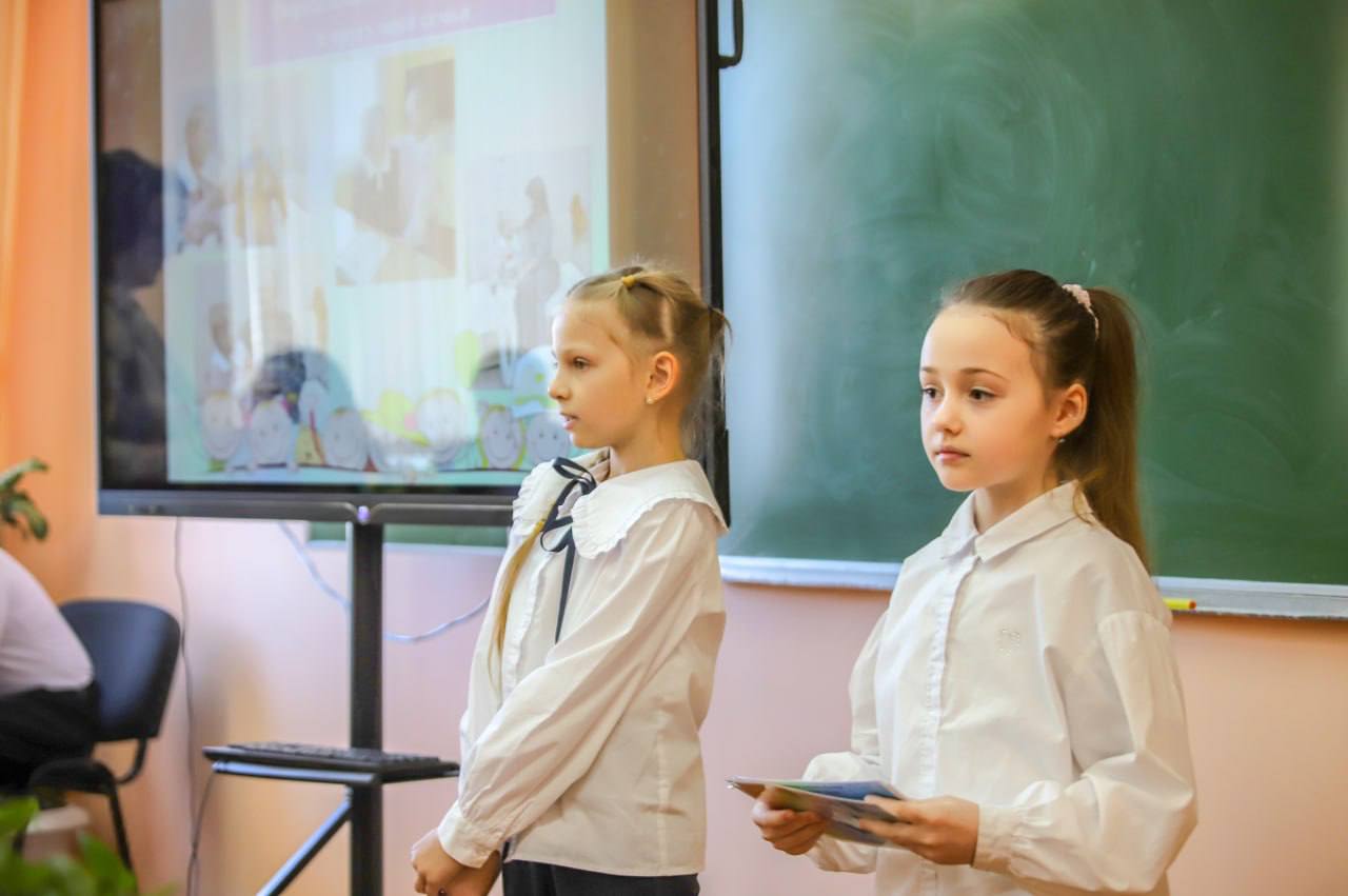ФОТОФАКТ: в Петрикове проходит открытый областной конкурс исследовательских работ и проектов «Окружающий мир глазами детей»