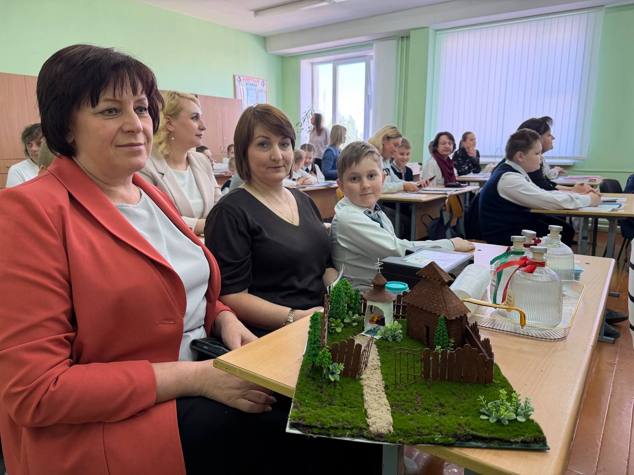 ФОТОФАКТ: в Петрикове проходит открытый областной конкурс исследовательских работ и проектов «Окружающий мир глазами детей»