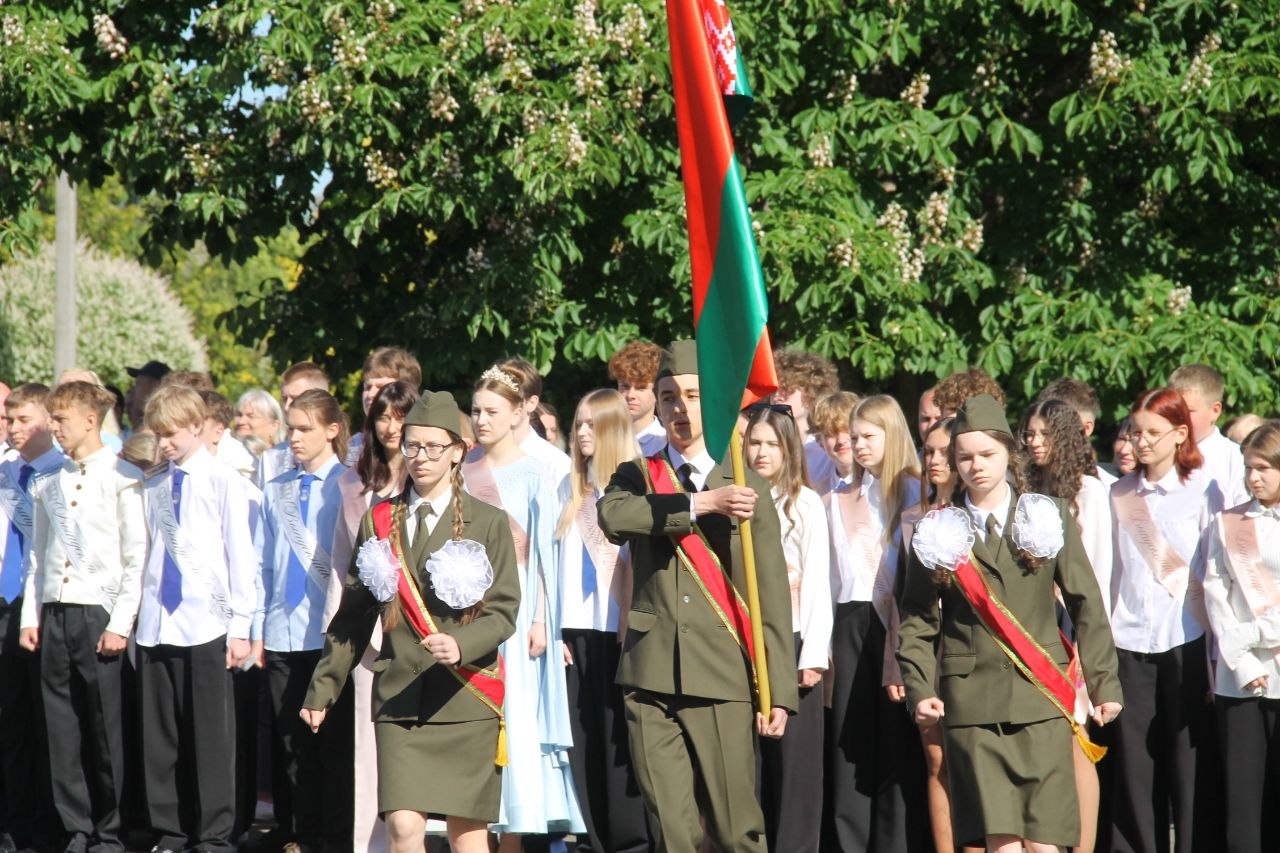 У небе шар, у сэрцы вальс: развітанне з другой школай