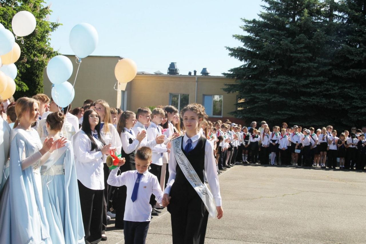 У небе шар, у сэрцы вальс: развітанне з другой школай