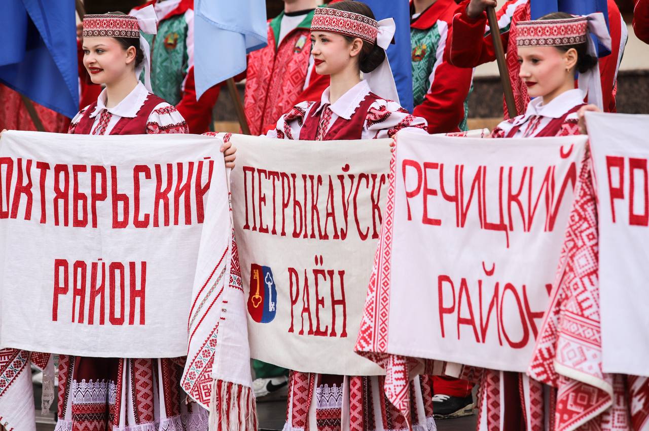 Фотарэпартаж з Урачыстай цырымоніі ўручэння пасведчанняў аб занясенні на Дошку гонару Гомельшчыны ў абласным цэнтры