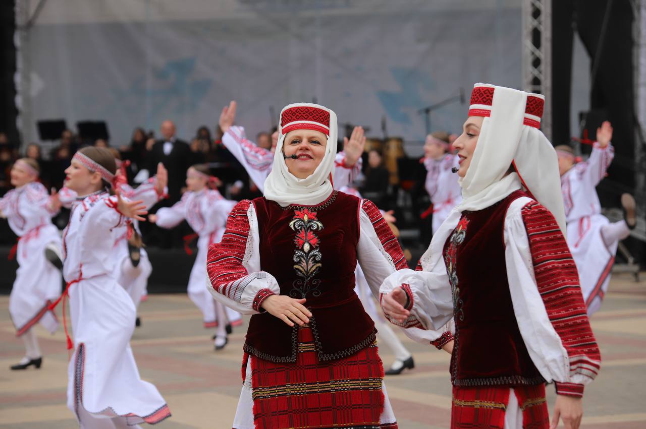 Фотарэпартаж з Урачыстай цырымоніі ўручэння пасведчанняў аб занясенні на Дошку гонару Гомельшчыны ў абласным цэнтры