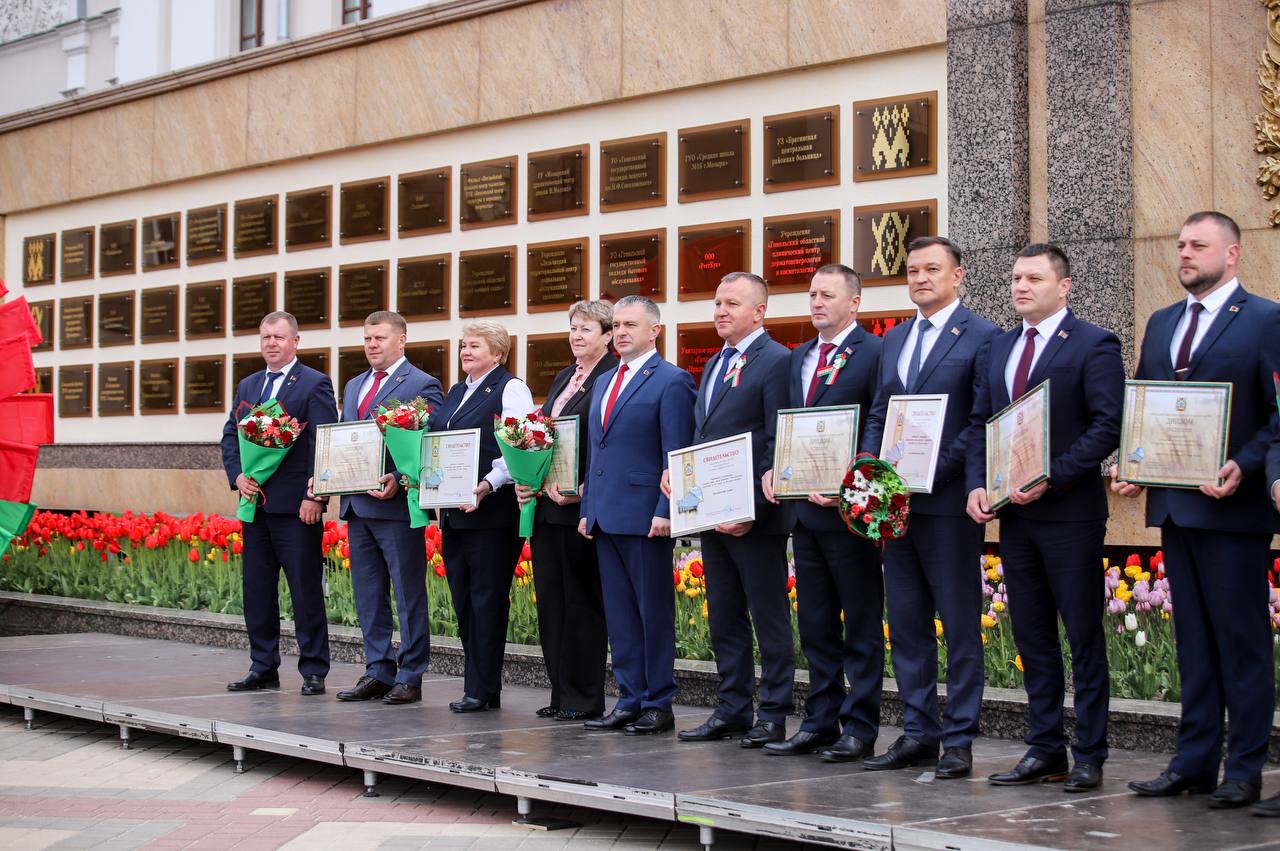 Фотарэпартаж з Урачыстай цырымоніі ўручэння пасведчанняў аб занясенні на Дошку гонару Гомельшчыны ў абласным цэнтры