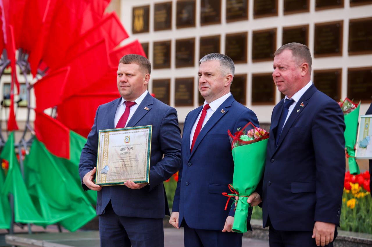 Фотарэпартаж з Урачыстай цырымоніі ўручэння пасведчанняў аб занясенні на Дошку гонару Гомельшчыны ў абласным цэнтры