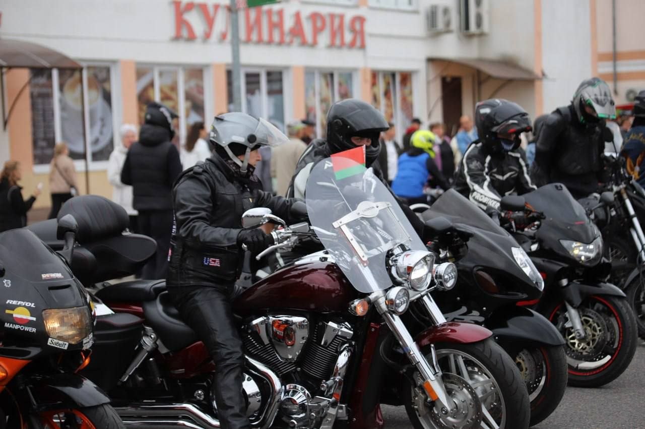 Рев моторов и память сердец: в Петрикове открыли мотосезон в честь Дня Победы!
