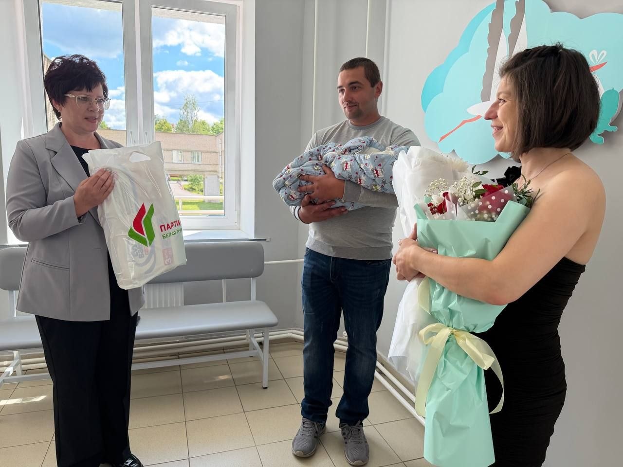 В День защиты детей из роддома торжественно выписали маленькую Ксению Михалевич