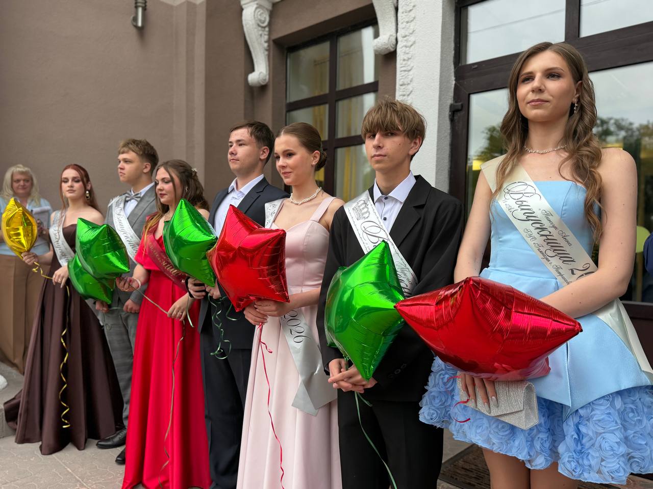 У добры шлях, выпускнік 2026 года! Сёння ў раённым Доме культуры Петрыкаўшчыны развіталіся з выпускнікамі 2026 года