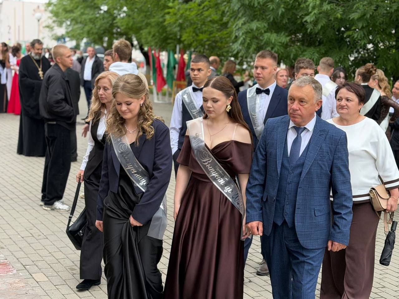 У добры шлях, выпускнік 2026 года! Сёння ў раённым Доме культуры Петрыкаўшчыны развіталіся з выпускнікамі 2026 года