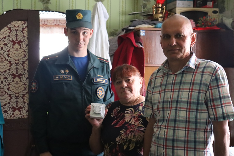 Забота о безопасности: в Петриковском районе установили пожарные извещатели пожилым гражданам