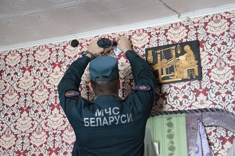 Забота о безопасности: в Петриковском районе установили пожарные извещатели пожилым гражданам