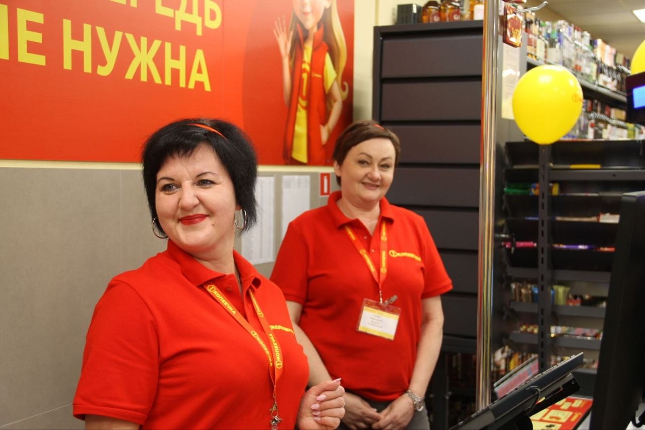 На Петрыкаўшчыне адбылася важная падзея – у райцэнтры, на вуліцы Камунальная, дзе раней размяшчаўся гандлёвы аб’ект “Фортуна”, адкрыла свае дзверы новая крама сеткі “Капеечка”.